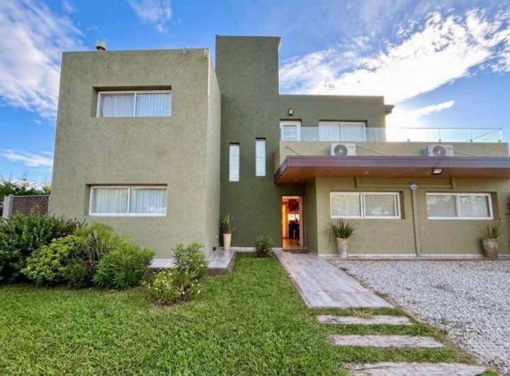 Casa · 290m² · 4 Ambientes