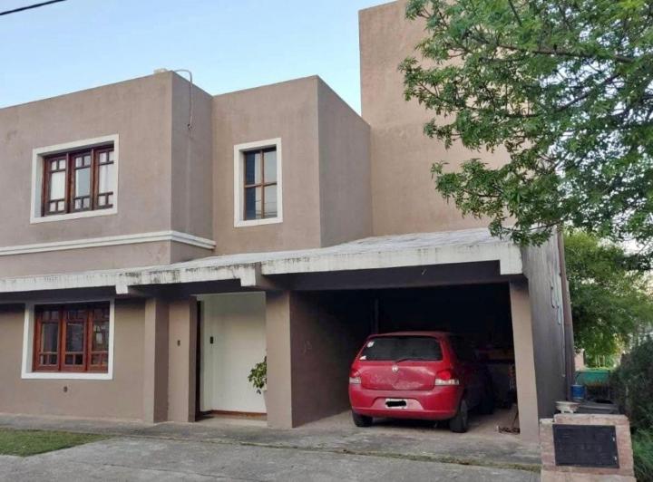 Casa · 400m² · 8 Ambientes · 2 Cocheras