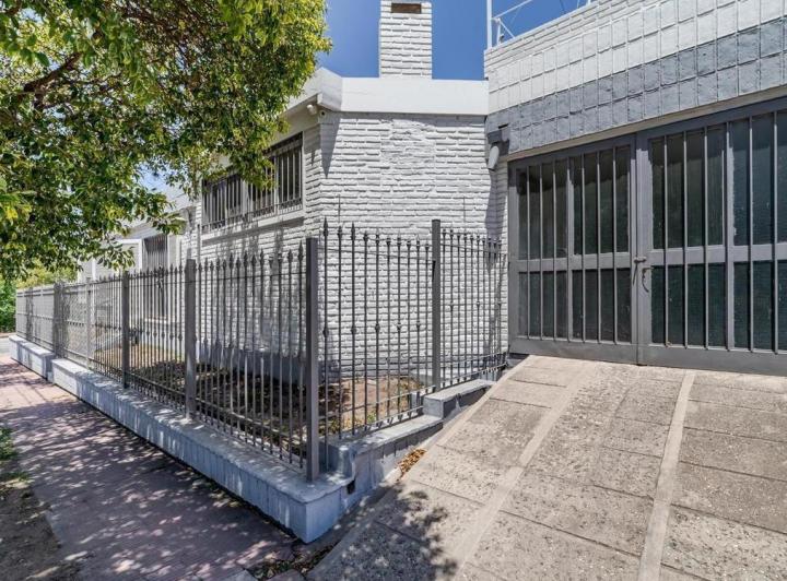 Casa · 170ha · 6 Ambientes · 1 Cochera