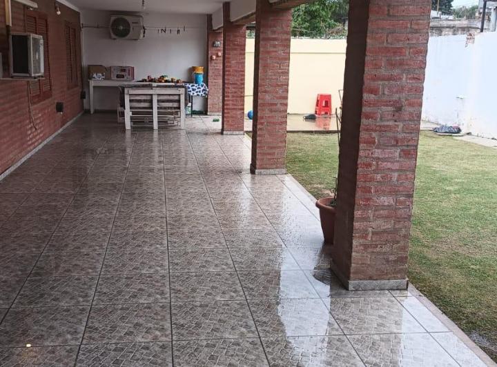 Casa · 324m² · 5 Ambientes · 2 Cocheras