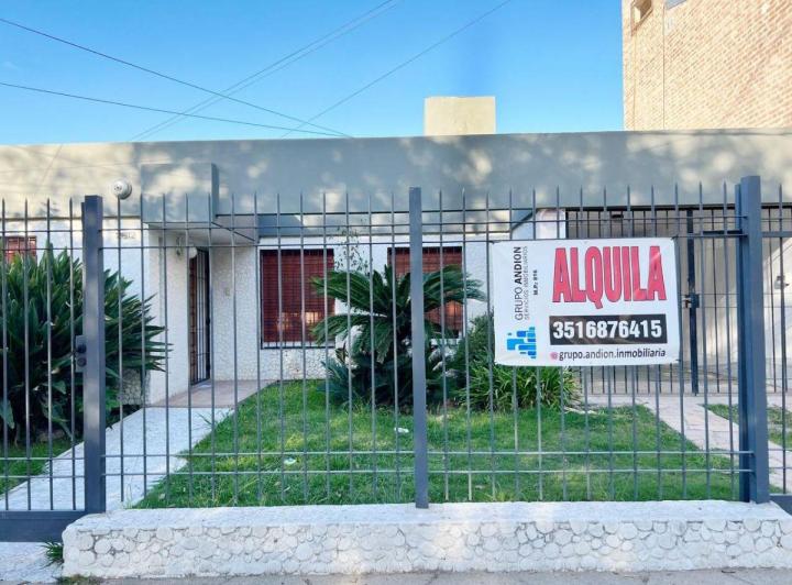 Casa · 243m² · 7 Ambientes · 2 Cocheras