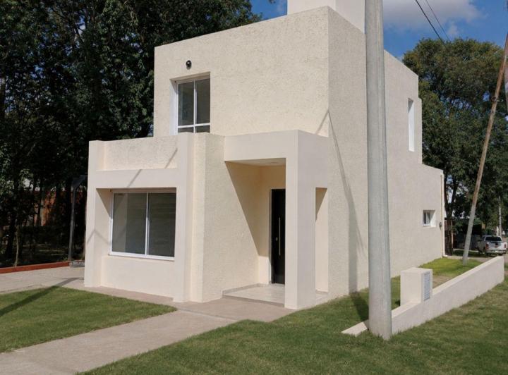 Casa · 100m² · 4 Ambientes · 1 Cochera