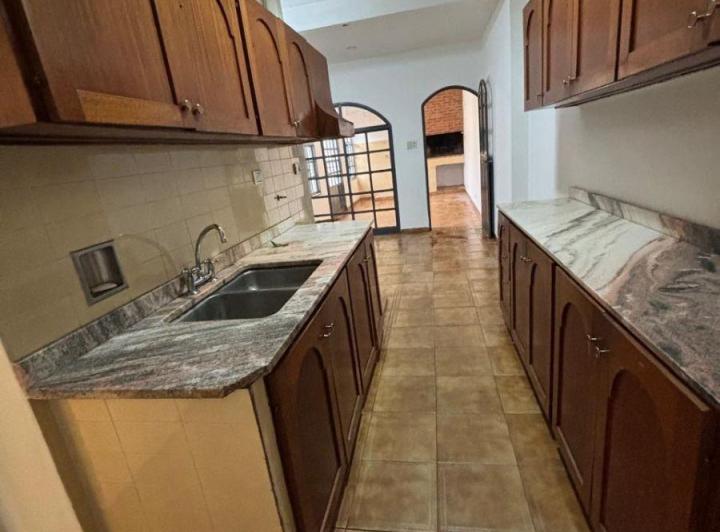 Casa · 160m² · 7 Ambientes · 3 Cocheras
