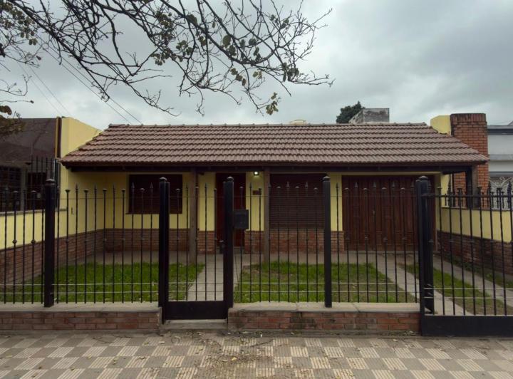 Casa · 176m² · 5 Ambientes · 3 Cocheras