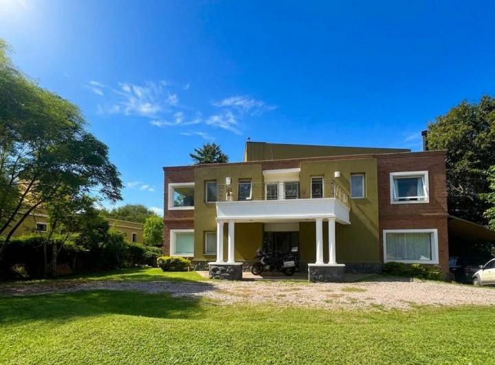 Casa · 250m² · 10 Ambientes
