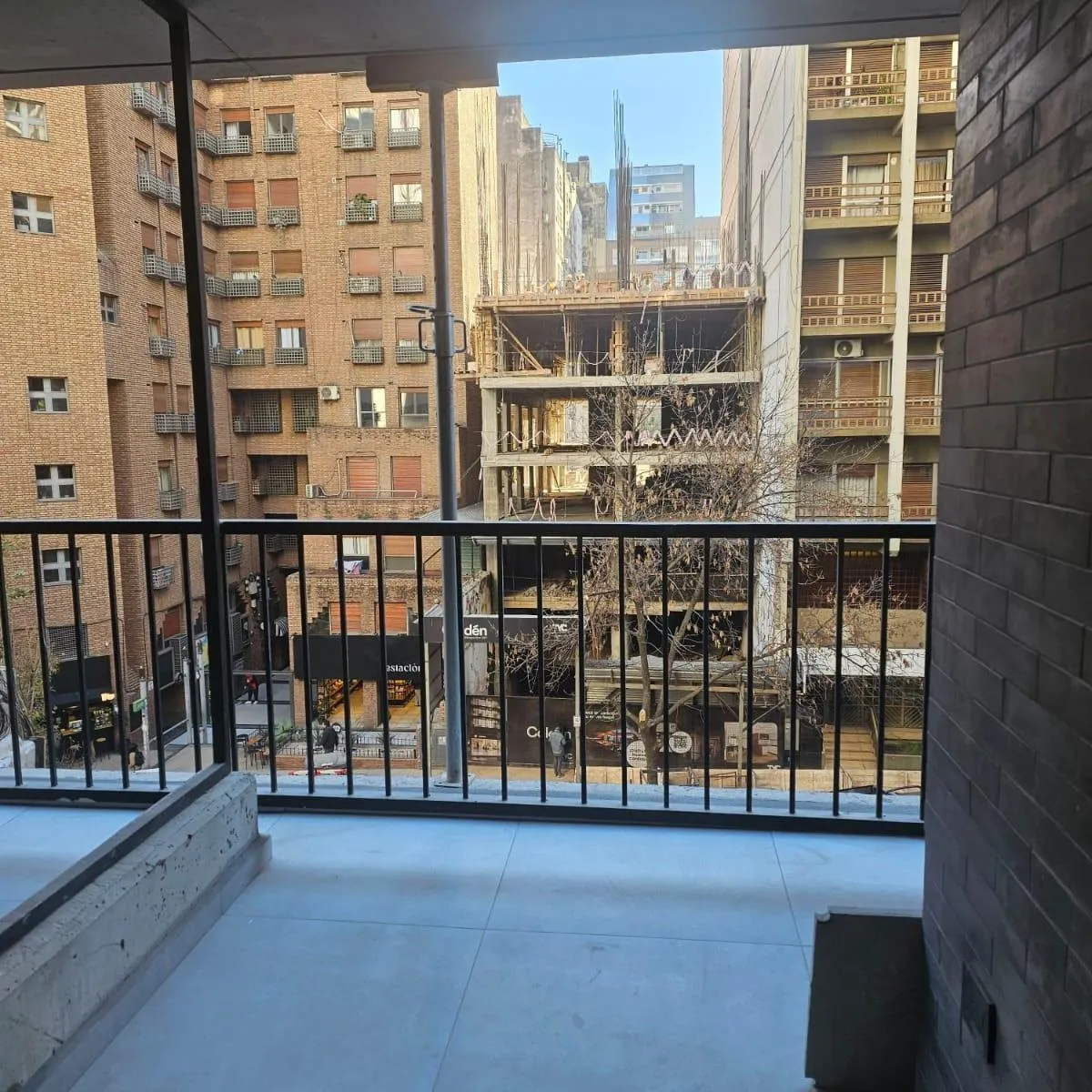 DEPTO 1 DORM NVA CBA CON BALCON Y PISCINA PISO ALTO