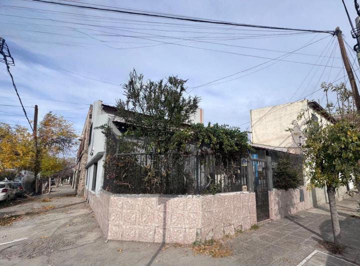 Casa · 235m² · 4 Ambientes · 1 Cochera