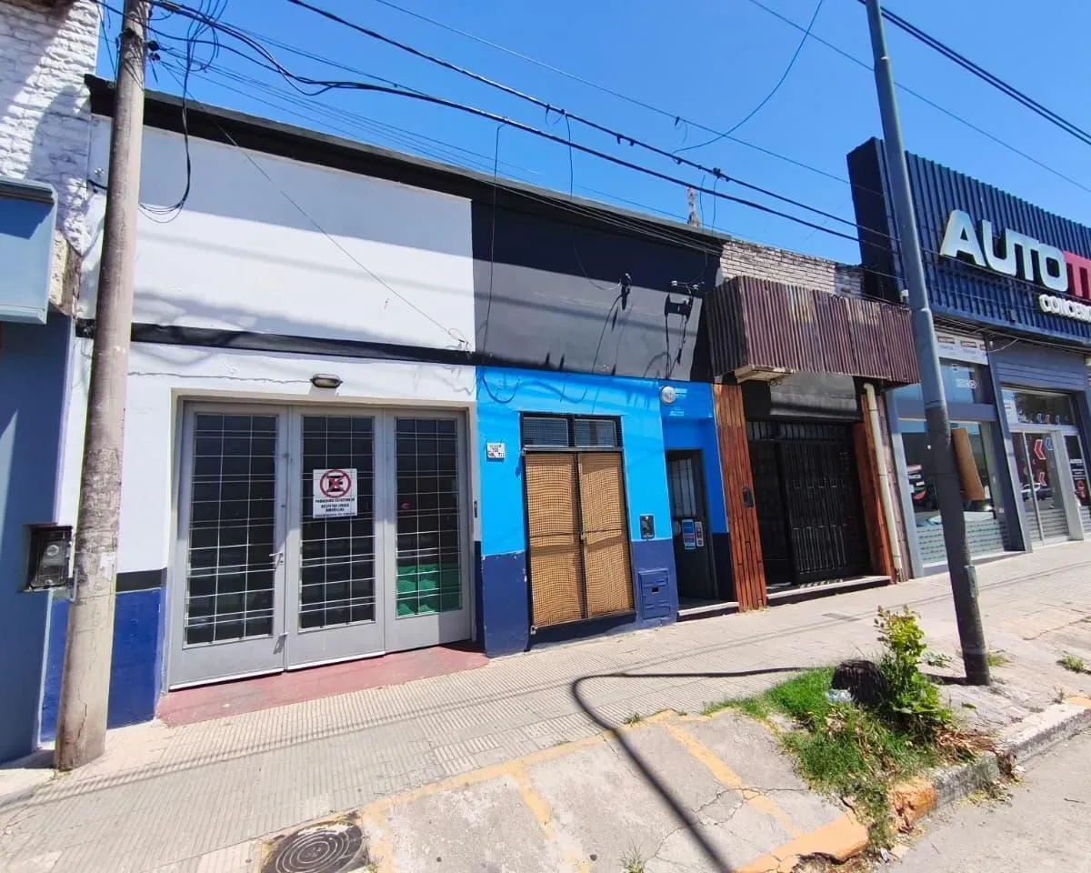 CASA CON 2 LOCALES EN AVENIDA ALEM - OPORTUNIDAD