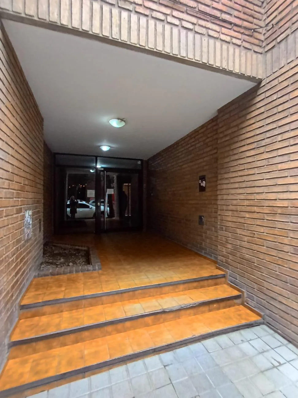 MONOAMBIENTE - ITUZAINGO 1211- B NVA CBA! CON AIRE ACONDICIONADO-