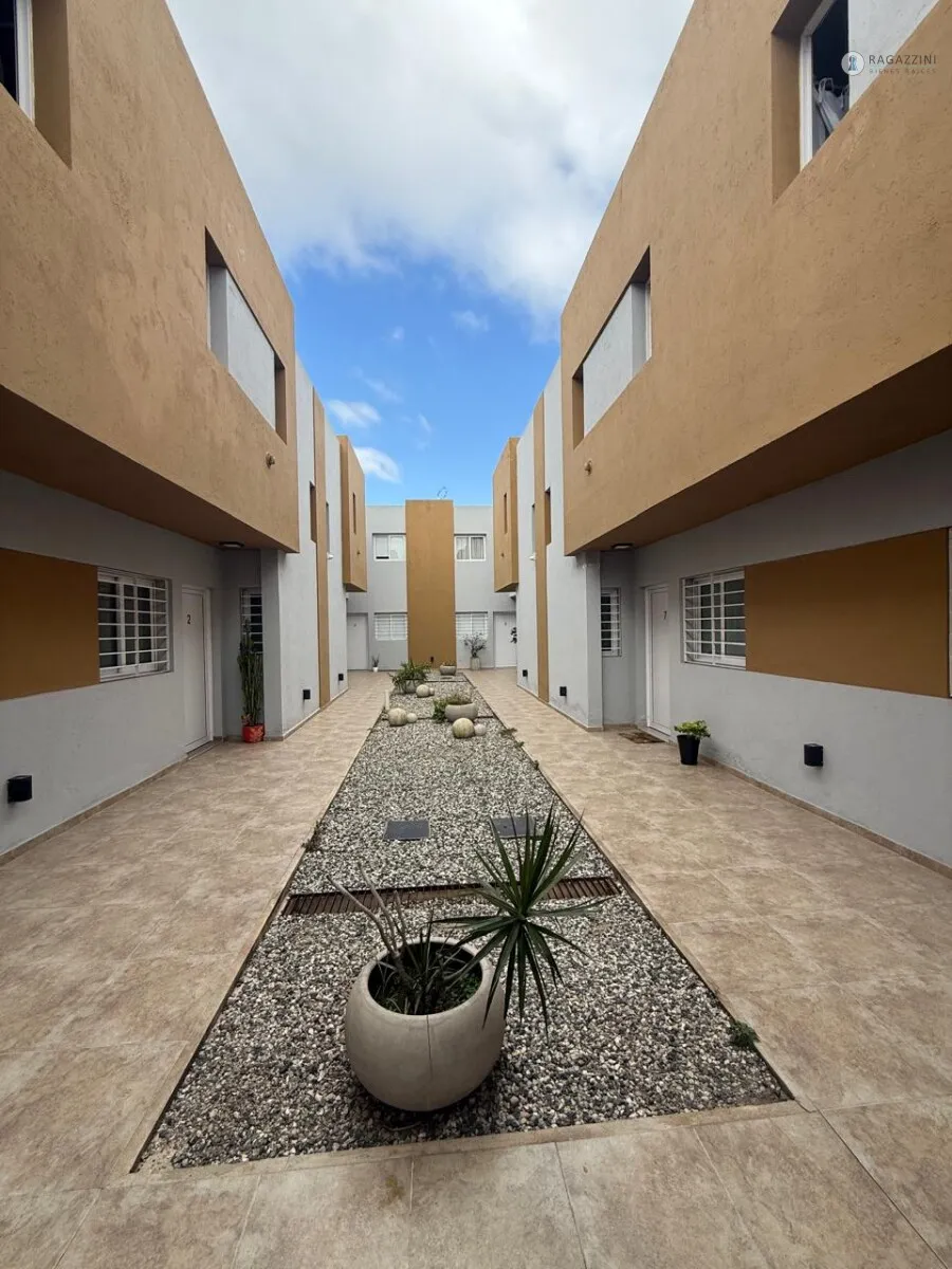 VENTA DUPLEX 3 DORMITORIOS EN LOMAS DEL CHATEAU