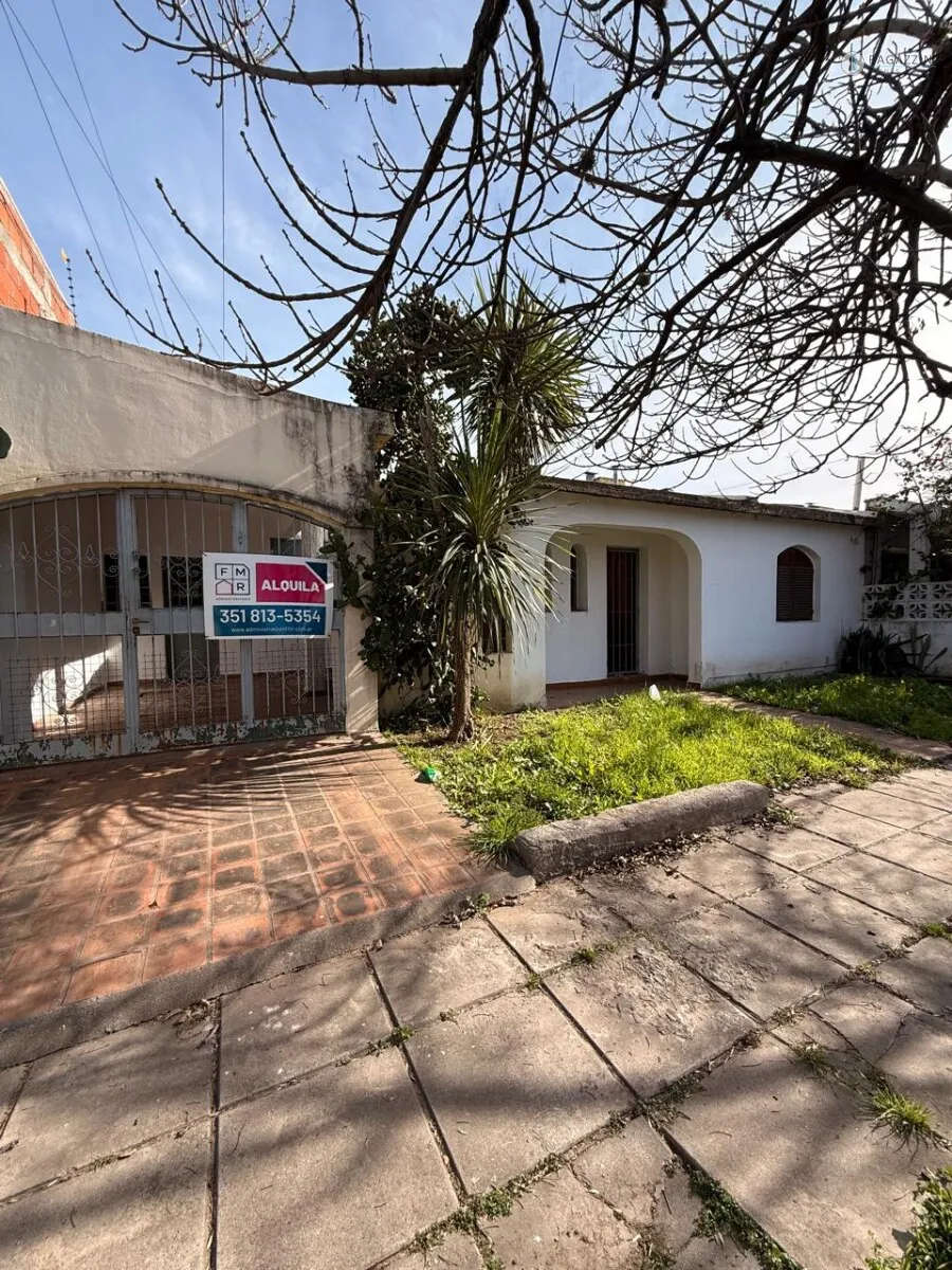 VENTA CASA DE 4 DORMITORIOS EN MARQUES DE SOBREMONTE!!!