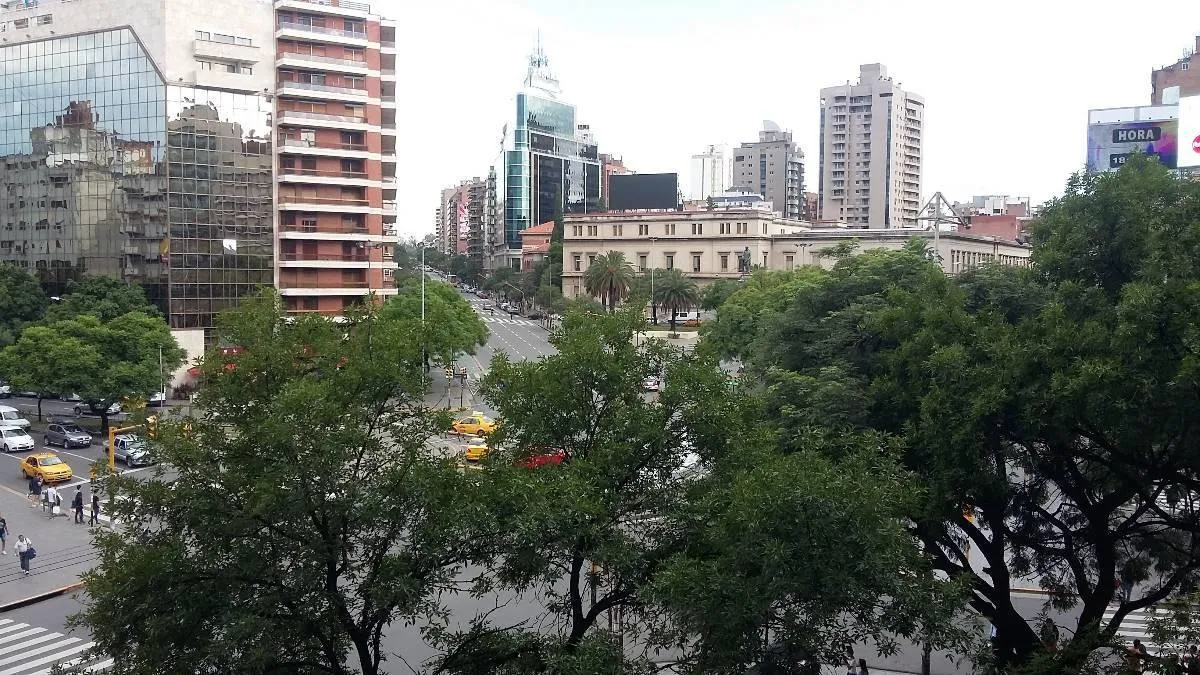 FRENTE A PATIO OLMOS C/BALCON