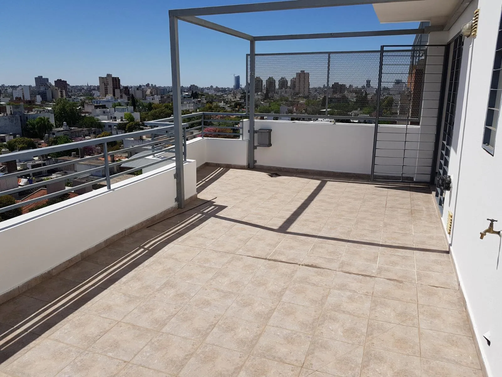 EXPENSAS MUY BAJAS - EXCELENTE C/TERRAZA