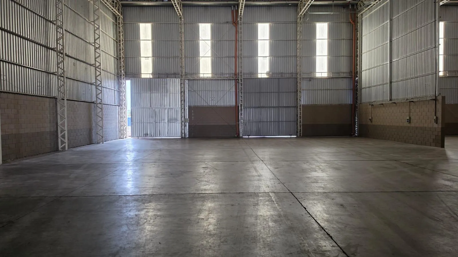 DEPOSITO AAA CON SPRINKLERS - 600 M2