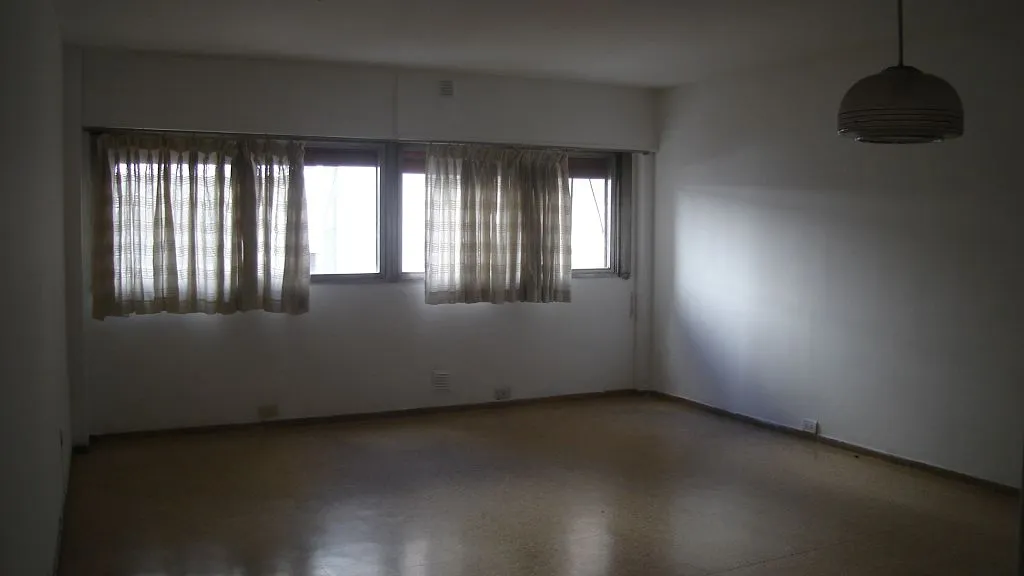 VENTA MONOAMBIENTE - CASEROS 45, CUARTO PISO (CENTRO)
