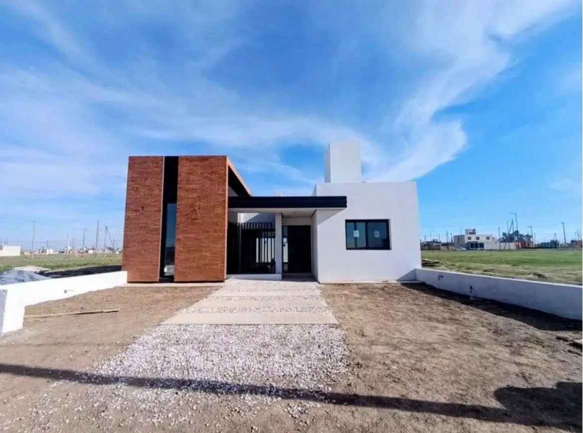 ALQUILO HERMOSA CASA EN CUESTAS DE MANANTIALES (MANATIALES II)