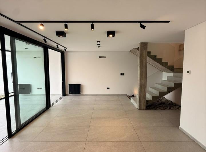 PH · 180m² · 5 Ambientes · 2 Cocheras