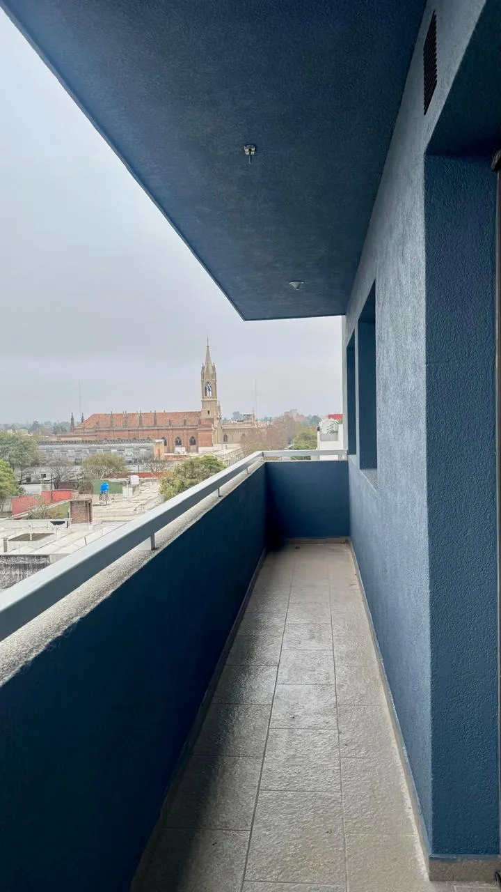 CERVANTES ESQUINA FRAGUEIRO BALCON GRANDE Y EDIFICO CON TERRAZA