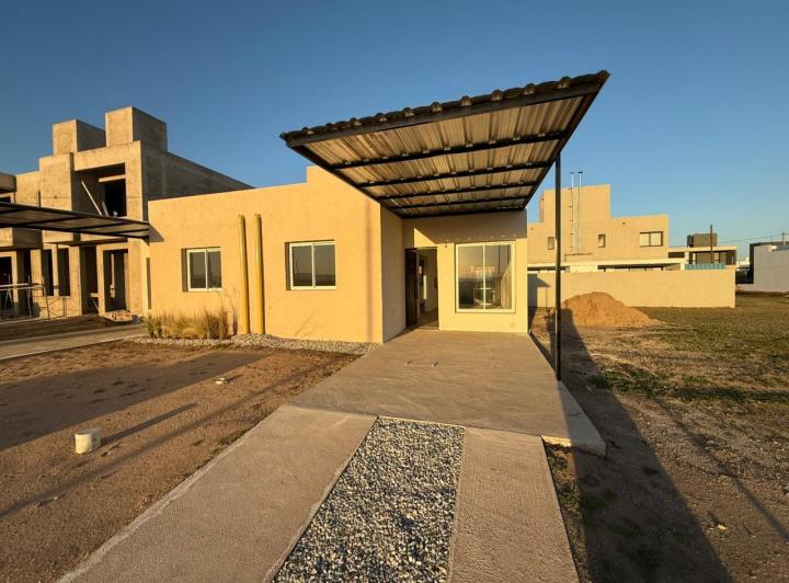 Casa · 70m² · 3 Ambientes · 1 Cochera