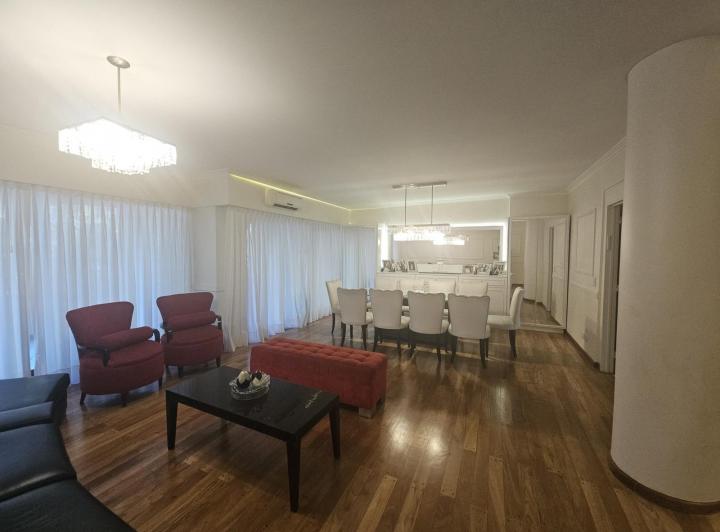 Departamento · 180m² · 5 Ambientes · 1 Cochera