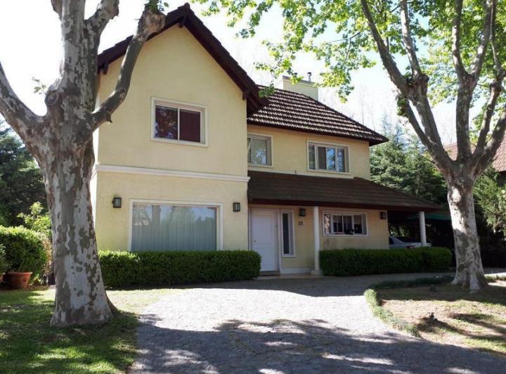 Casa · 190m² · 4 Ambientes · 1 Cochera