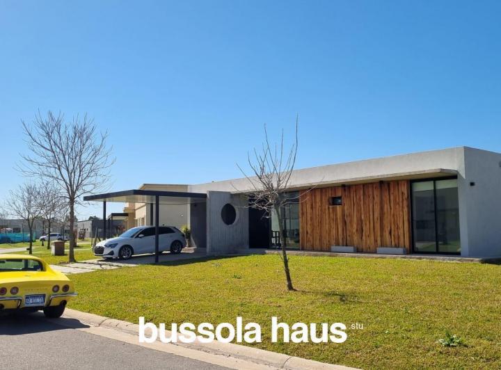Casa · 155m² · 4 Ambientes · 2 Cocheras