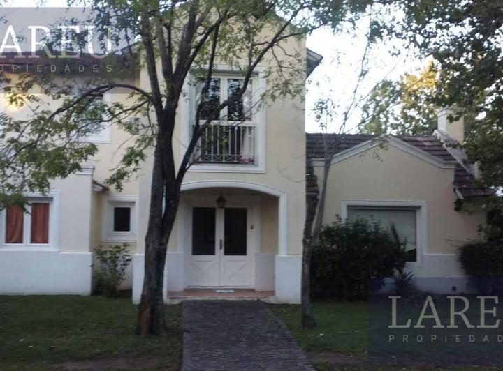 Casa · 210m² · 4 Ambientes