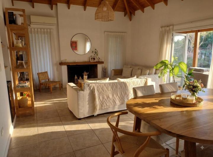 Casa · 180m² · 6 Ambientes · 4 Cocheras