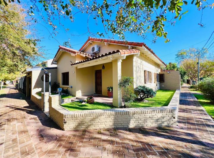 Casa · 146m² · 4 Ambientes · 2 Cocheras