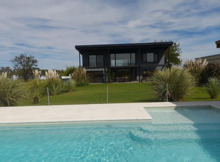 Casa · 172m² · 4 Ambientes · 2 Cocheras
