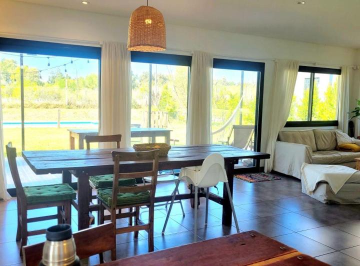 Casa · 180m² · 5 Ambientes · 2 Cocheras