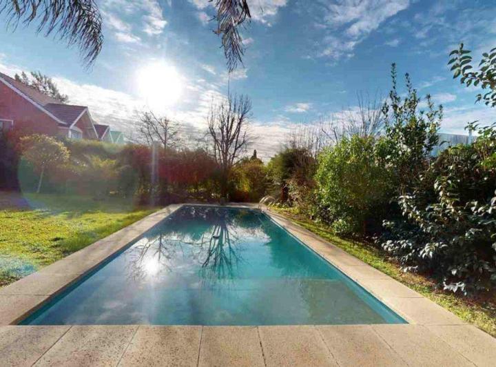 Casa · 235m² · 5 Ambientes · 1 Cochera