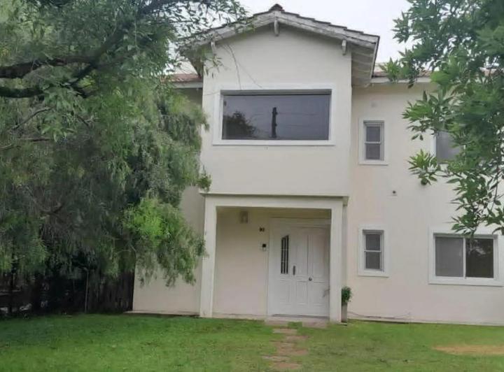 Casa · 200m² · 5 Ambientes · 3 Cocheras