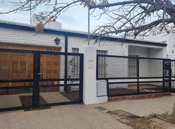 Casa · 120m² · 6 Ambientes · 1 Cochera