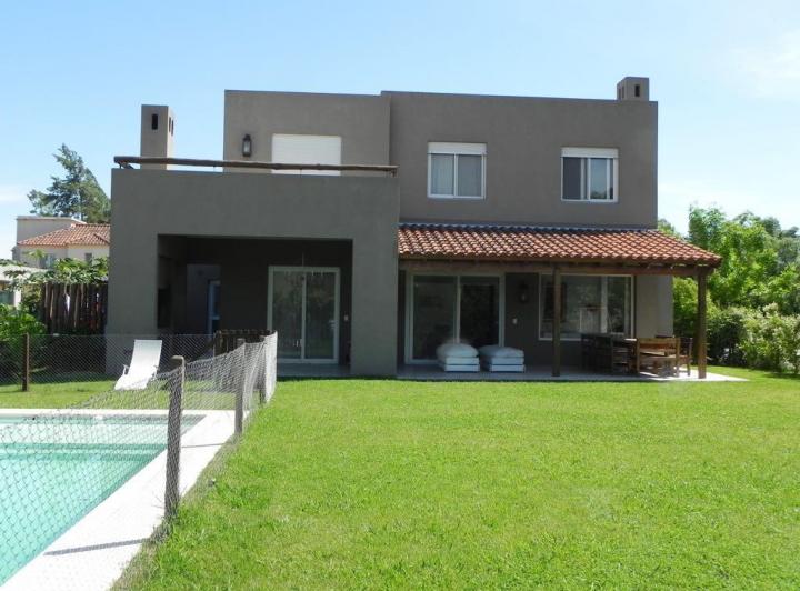 Casa · 220m² · 6 Ambientes