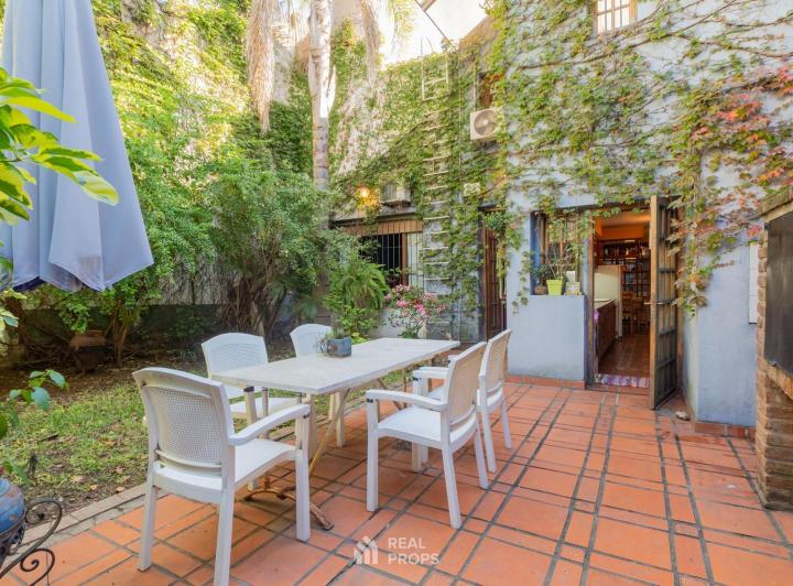 Casa · 240m² · 5 Ambientes · 1 Cochera
