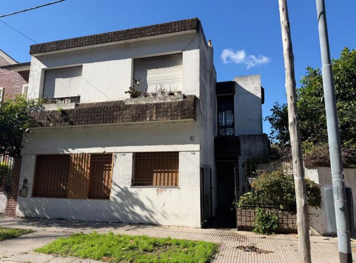 Casa · 90m² · 5 Ambientes · 1 Cochera