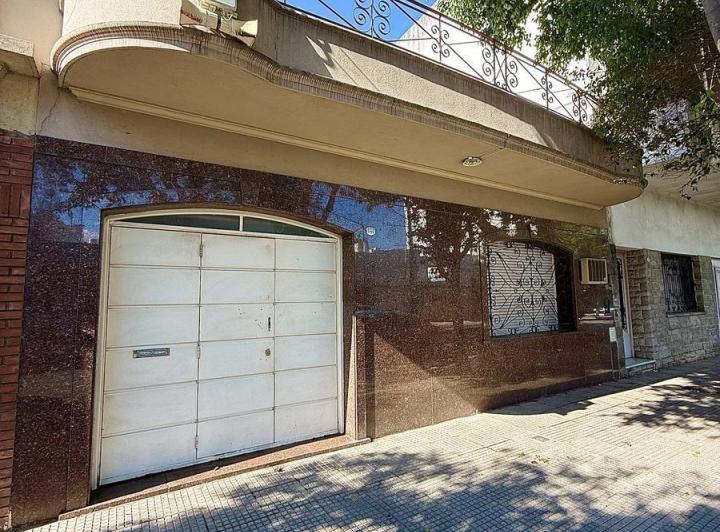 Casa · 225m² · 4 Ambientes · 2 Cocheras