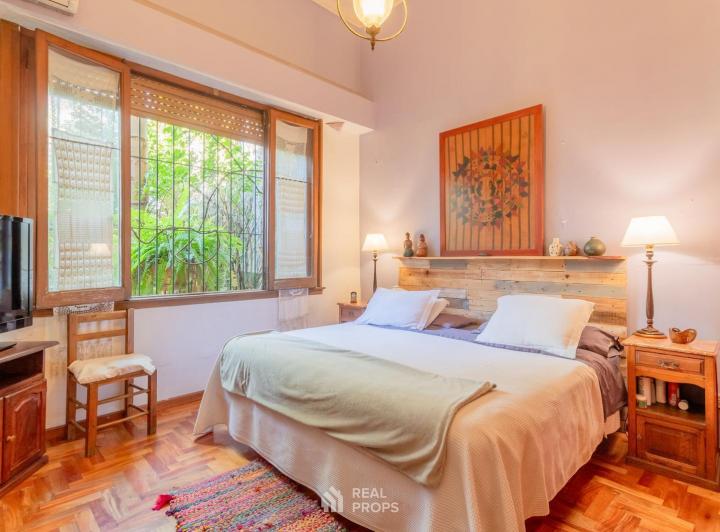 Casa · 240m² · 5 Ambientes · 1 Cochera