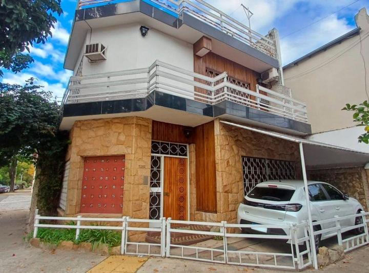 Casa · 216m² · 7 Ambientes · 1 Cochera