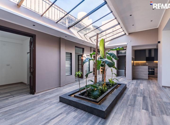 Casa · 219m² · 7 Ambientes · 1 Cochera