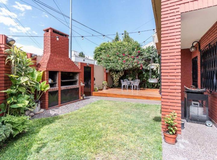 Casa · 204m² · 6 Ambientes · 2 Cocheras