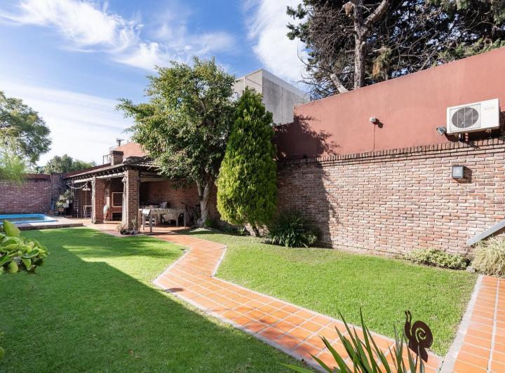Casa · 186m² · 5 Ambientes · 2 Cocheras