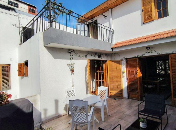 Casa · 265m² · 8 Ambientes · 1 Cochera