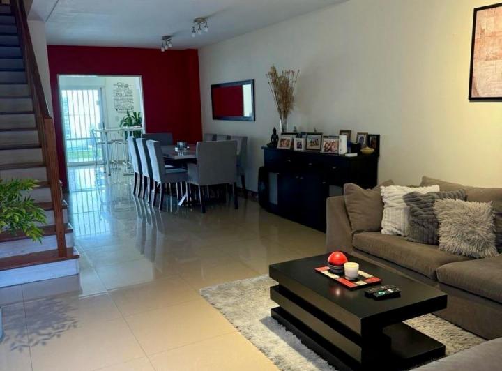 Casa · 180m² · 5 Ambientes · 1 Cochera