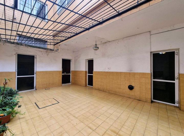 Casa · 390m² · 14 Ambientes · 1 Cochera