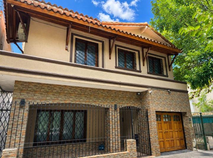 Casa · 160m² · 5 Ambientes · 1 Cochera