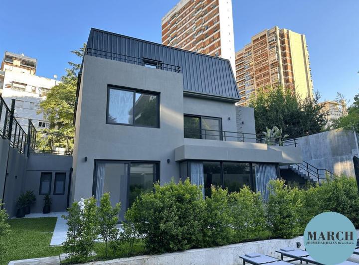 Casa · 234m² · 5 Ambientes · 2 Cocheras