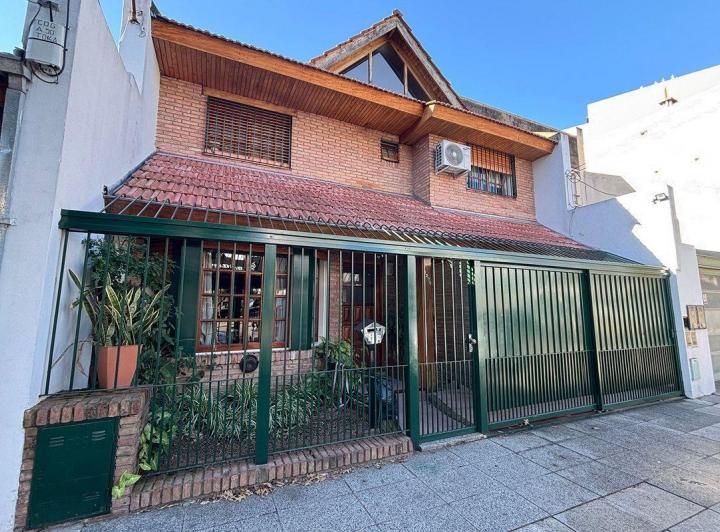 Casa · 183m² · 4 Ambientes · 2 Cocheras