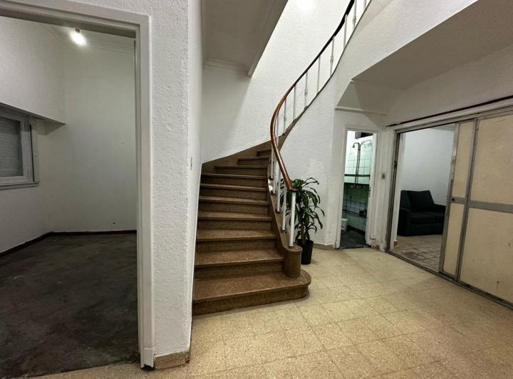 Casa · 160m² · 6 Ambientes · 1 Cochera